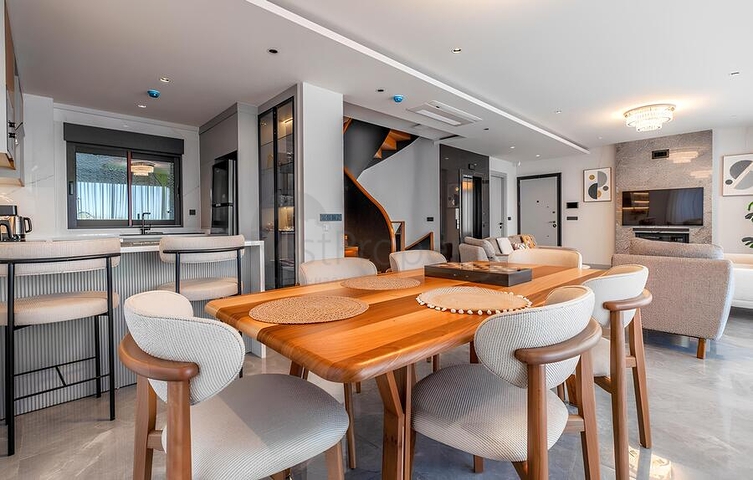 Современная вилла 3+1 с террасой и развитой инфраструктурой в районе Каргыджак