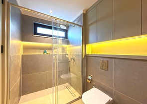 Современная вилла 3+1 с террасой и развитой инфраструктурой в районе Каргыджак