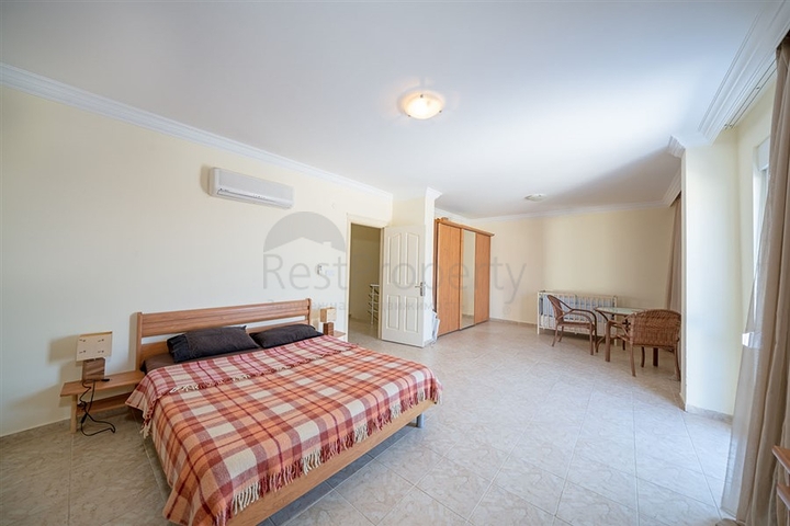 Просторный пентхаус 4+1 с террасой в районе Тосмур