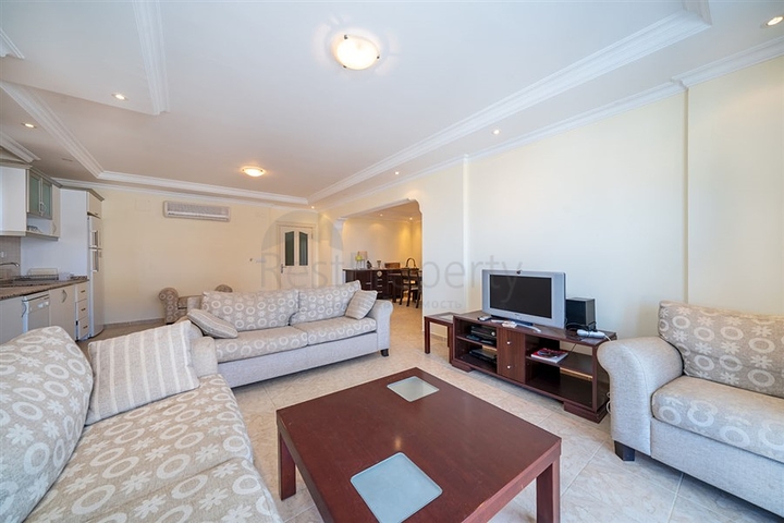 Просторный пентхаус 4+1 с террасой в районе Тосмур