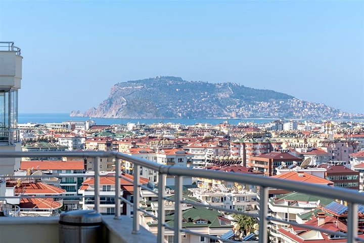 Просторный пентхаус 4+1 с террасой в районе Тосмур