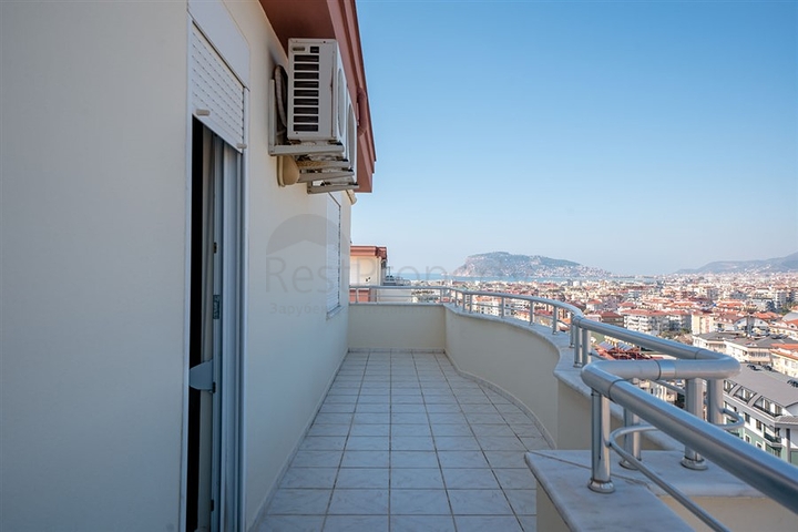 Просторный пентхаус 4+1 с террасой в районе Тосмур