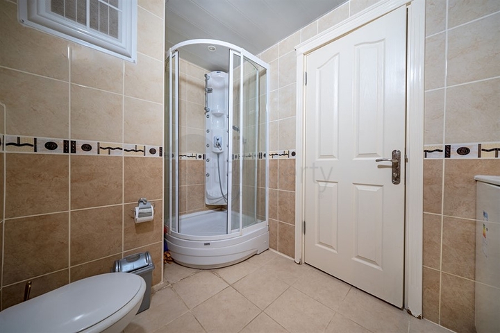 Просторный пентхаус 4+1 с террасой в районе Тосмур