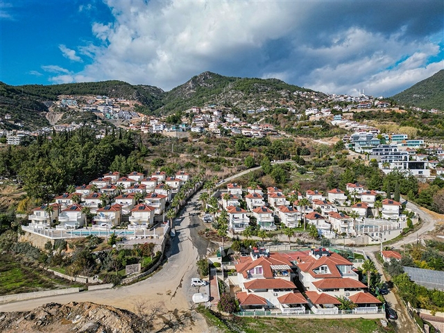 Уютная вилла с террасой и развитой инфраструктурой