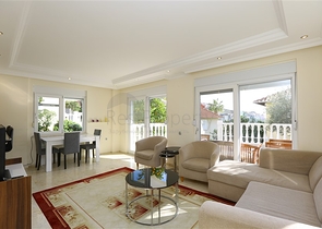 Уютная вилла с террасой и развитой инфраструктурой