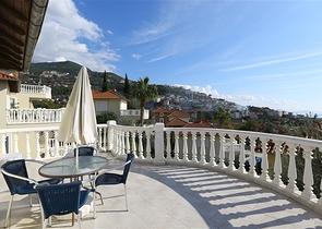 Уютная вилла с террасой и развитой инфраструктурой