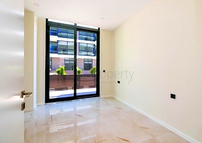 Современный дуплекс 3+1 с приватным садовым уровнем в престижной части Аланьи