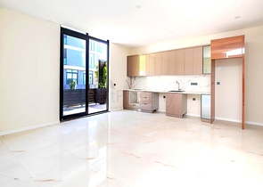 Современный дуплекс 3+1 с приватным садовым уровнем в престижной части Аланьи