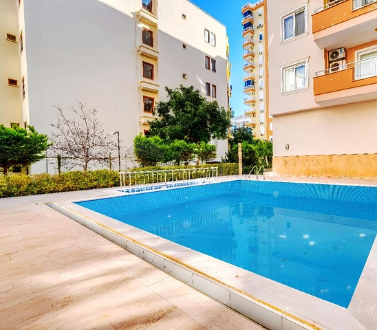 Уютная меблированная квартира 1+1 в жилом комплексе с бассейном