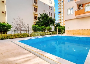 Уютная меблированная квартира 1+1 в жилом комплексе с бассейном