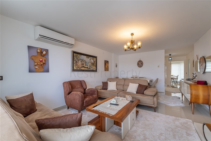 Просторный пентхаус 3+1 с террасой в современном жилом комплексе