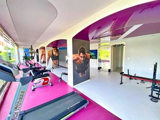 Просторный пентхаус 3+1 с террасой в современном жилом комплексе