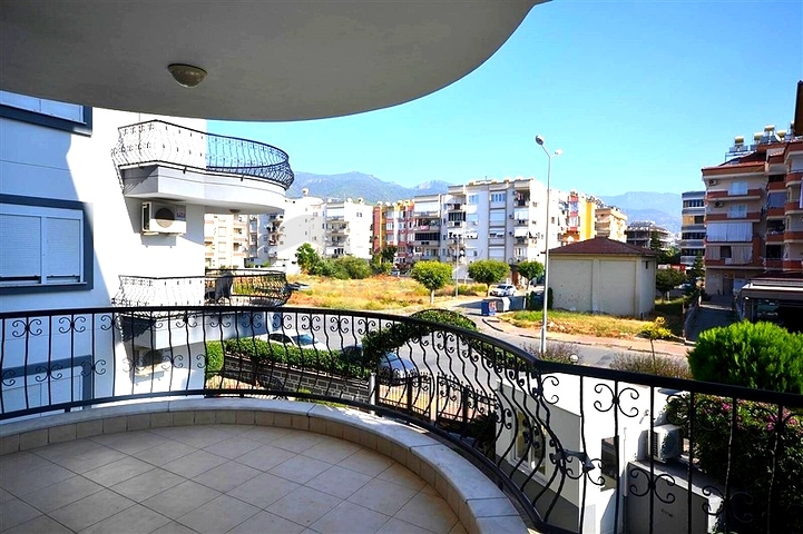 Светлая меблированная квартира 2+1 в развитом районе