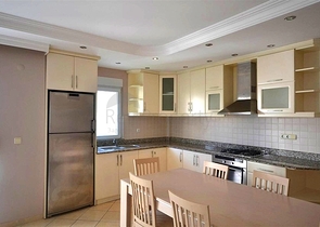 Светлая меблированная квартира 2+1 в развитом районе