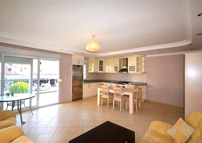 Светлая меблированная квартира 2+1 в развитом районе