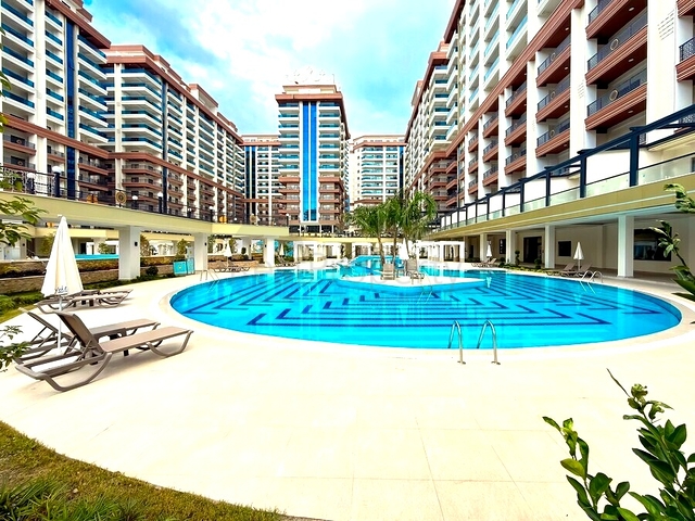 Светлая квартира 1+1 с выходом в сад в развитом комплексе