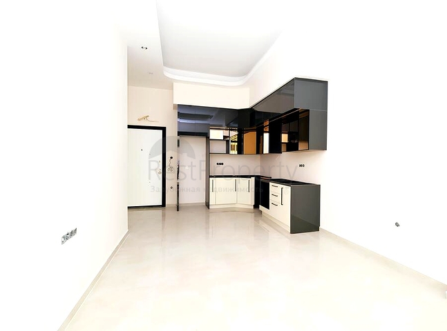 Светлая квартира 1+1 с выходом в сад в развитом комплексе