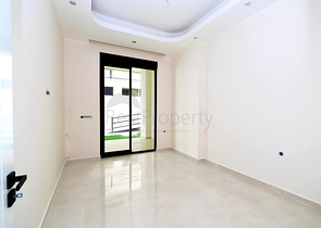 Светлая квартира 1+1 с выходом в сад в развитом комплексе