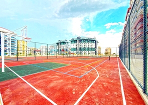 Светлая квартира 1+1 с выходом в сад в развитом комплексе