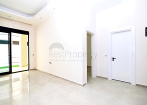 Светлая квартира 1+1 с выходом в сад в развитом комплексе