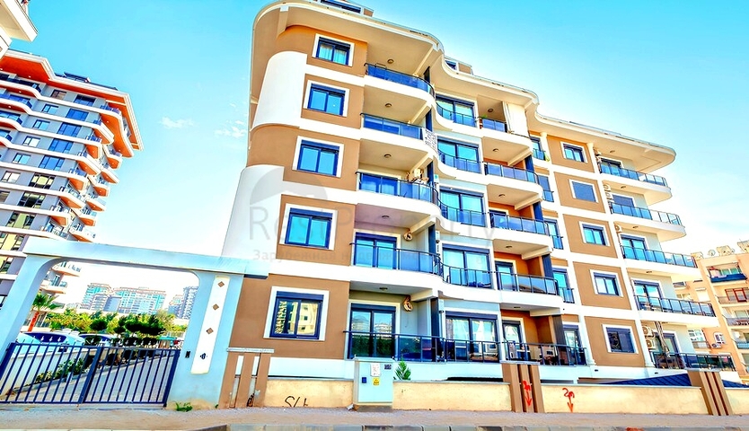 Светлая квартира 2+1 в современном жилом доме в районе Махмутлар