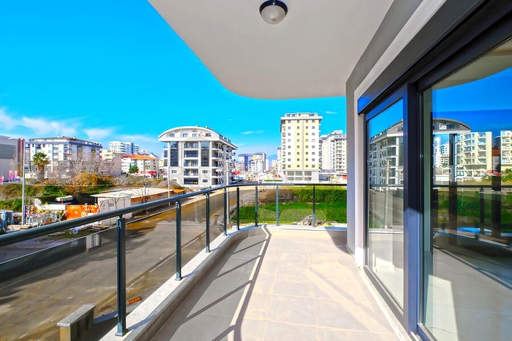 Светлая квартира 2+1 в современном жилом доме в районе Махмутлар