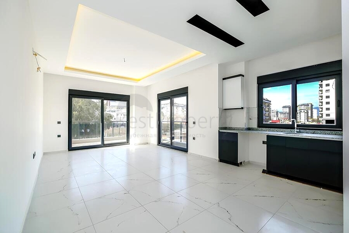 Светлая квартира 2+1 в современном жилом доме в районе Махмутлар