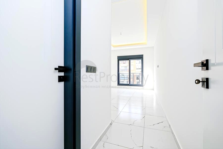 Светлая квартира 2+1 в современном жилом доме в районе Махмутлар