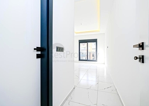 Светлая квартира 2+1 в современном жилом доме в районе Махмутлар