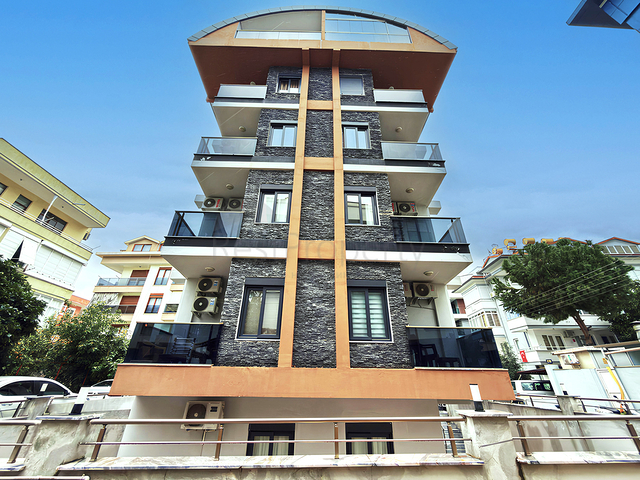 Уютная меблированная квартира 1+1 в современном доме района Клеопатра