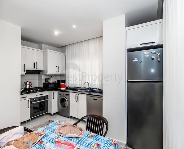 Уютная меблированная квартира 1+1 в современном доме района Клеопатра