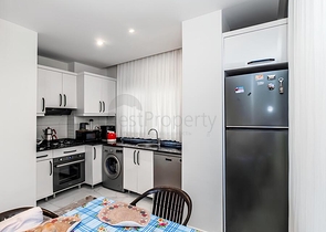 Уютная меблированная квартира 1+1 в современном доме района Клеопатра