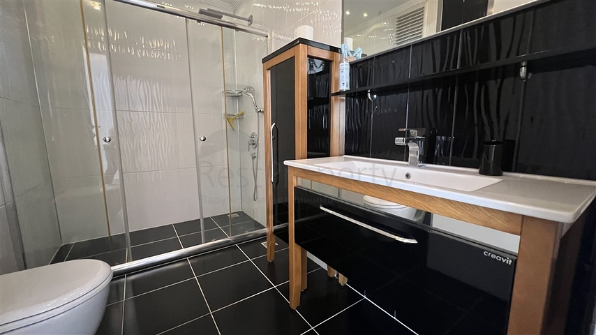 Просторная меблированная квартира с двумя балконами в Тосмуре