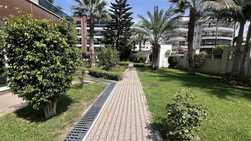 Просторная меблированная квартира с двумя балконами в Тосмуре