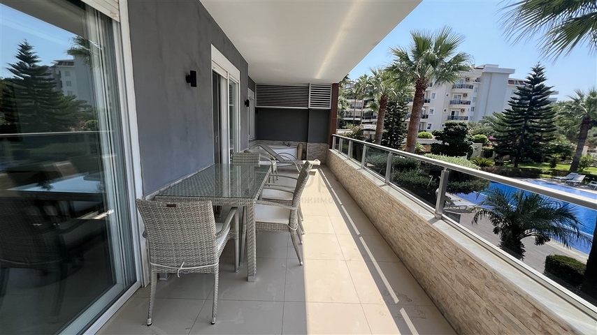 Просторная меблированная квартира с двумя балконами в Тосмуре