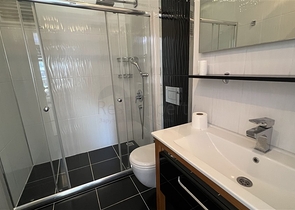 Просторная меблированная квартира с двумя балконами в Тосмуре