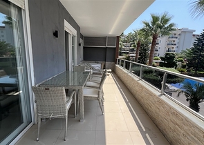 Просторная меблированная квартира с двумя балконами в Тосмуре