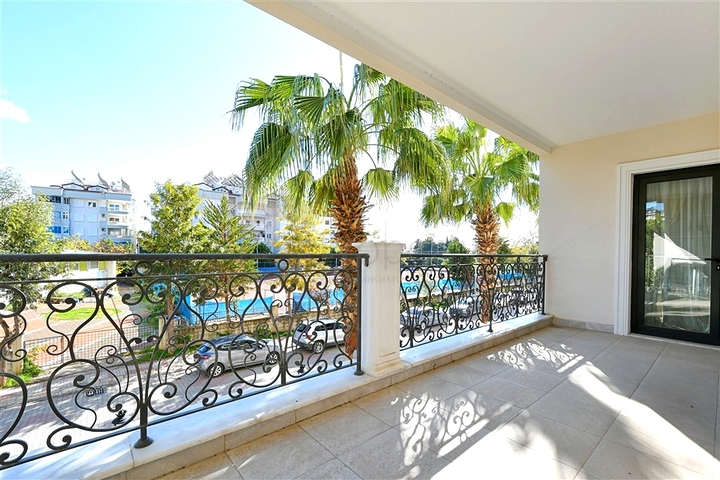 Современная меблированная квартира 2+1 в центре Алании