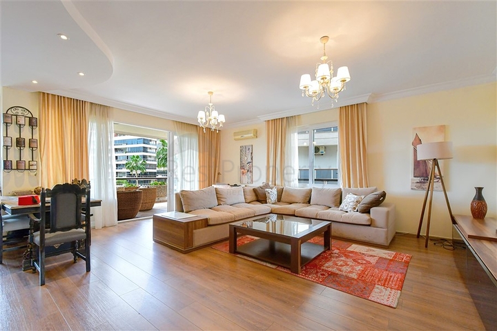 Светлая 2+1 квартира в развитом жилом комплексе в районе Тосмур