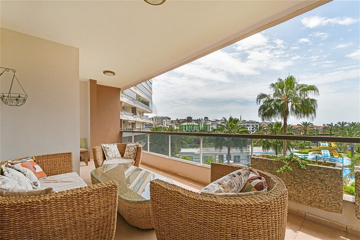 Светлая 2+1 квартира в развитом жилом комплексе в районе Тосмур