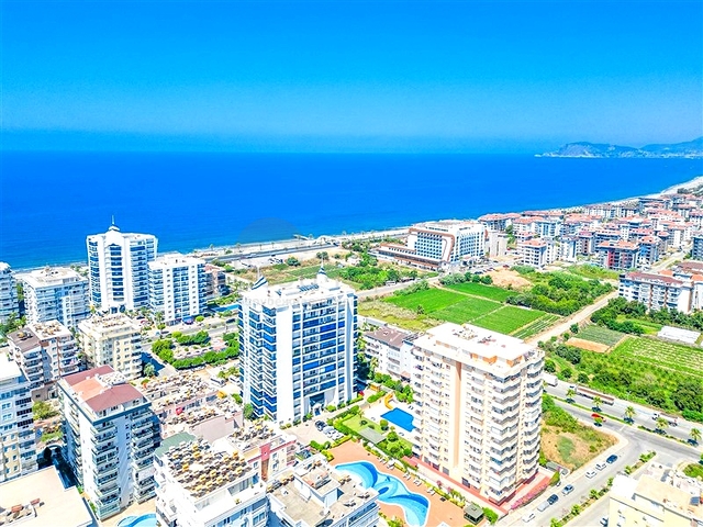 Светлая квартира 1+1 на высоком этаже в районе Махмутлар