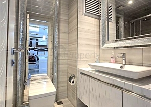 Светлая квартира 1+1 на высоком этаже в районе Махмутлар