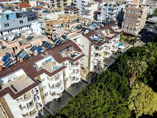 Квартира 2+1 с террасой и бассейном в районе Клеопатра