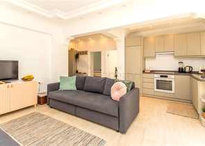 Квартира 2+1 с террасой и бассейном в районе Клеопатра