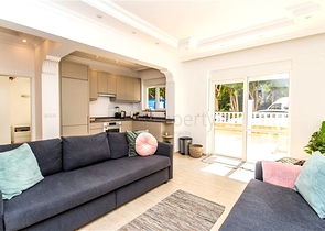 Квартира 2+1 с террасой и бассейном в районе Клеопатра