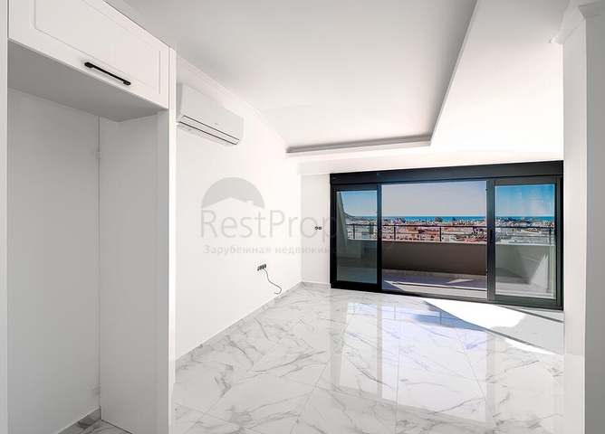 Пентхаус 2+2 с террасой и инфраструктурой комплекса в районе Клеопатра