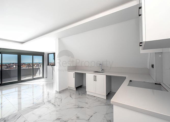 Пентхаус 2+2 с террасой и инфраструктурой комплекса в районе Клеопатра