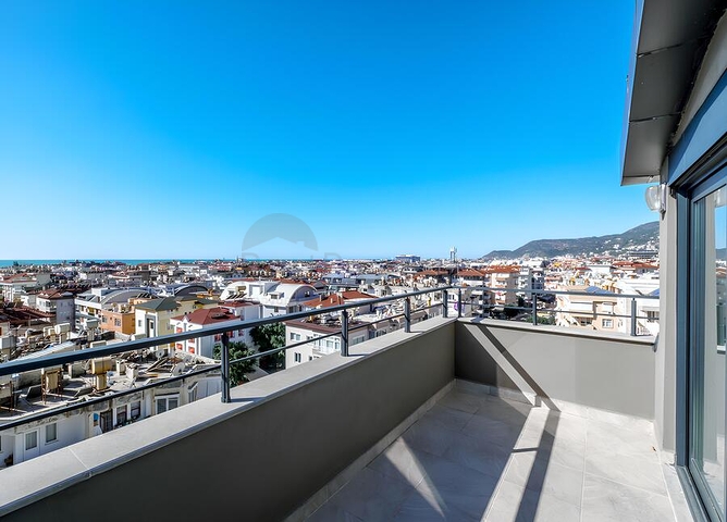 Пентхаус 2+2 с террасой и инфраструктурой комплекса в районе Клеопатра