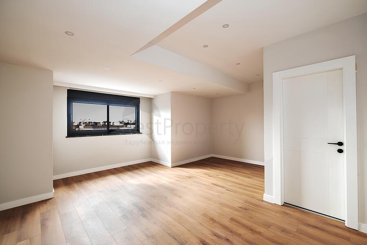 Пентхаус 3+1 с террасой и инфраструктурой в районе Клеопатра