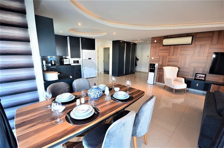 Пентхаус 3+1 с террасой и инфраструктурой комплекса в районе Тосмур